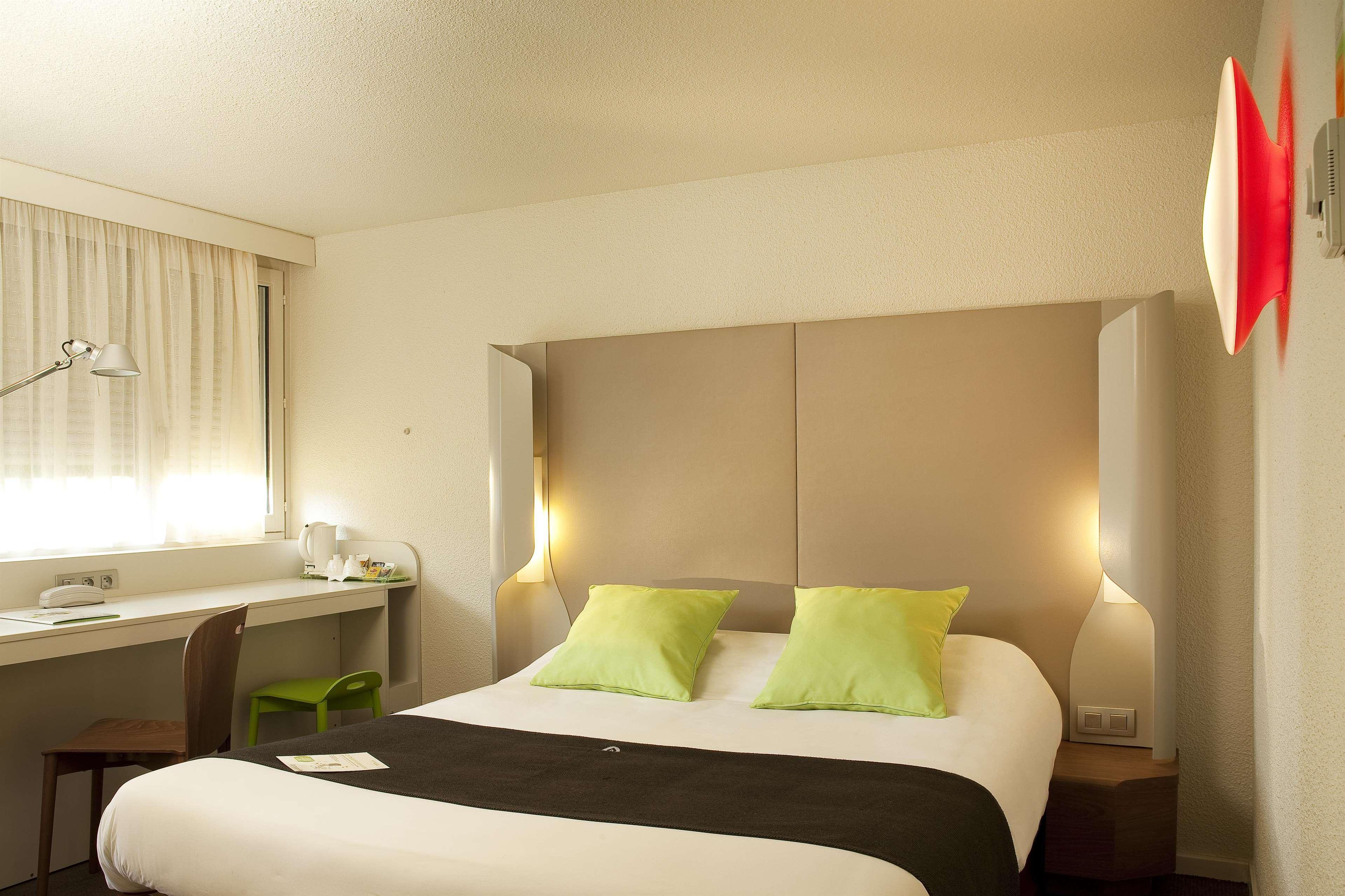 Campanile Villennes-Sur-Seine - Poissy - Hotel Renove En 2024 Esterno foto