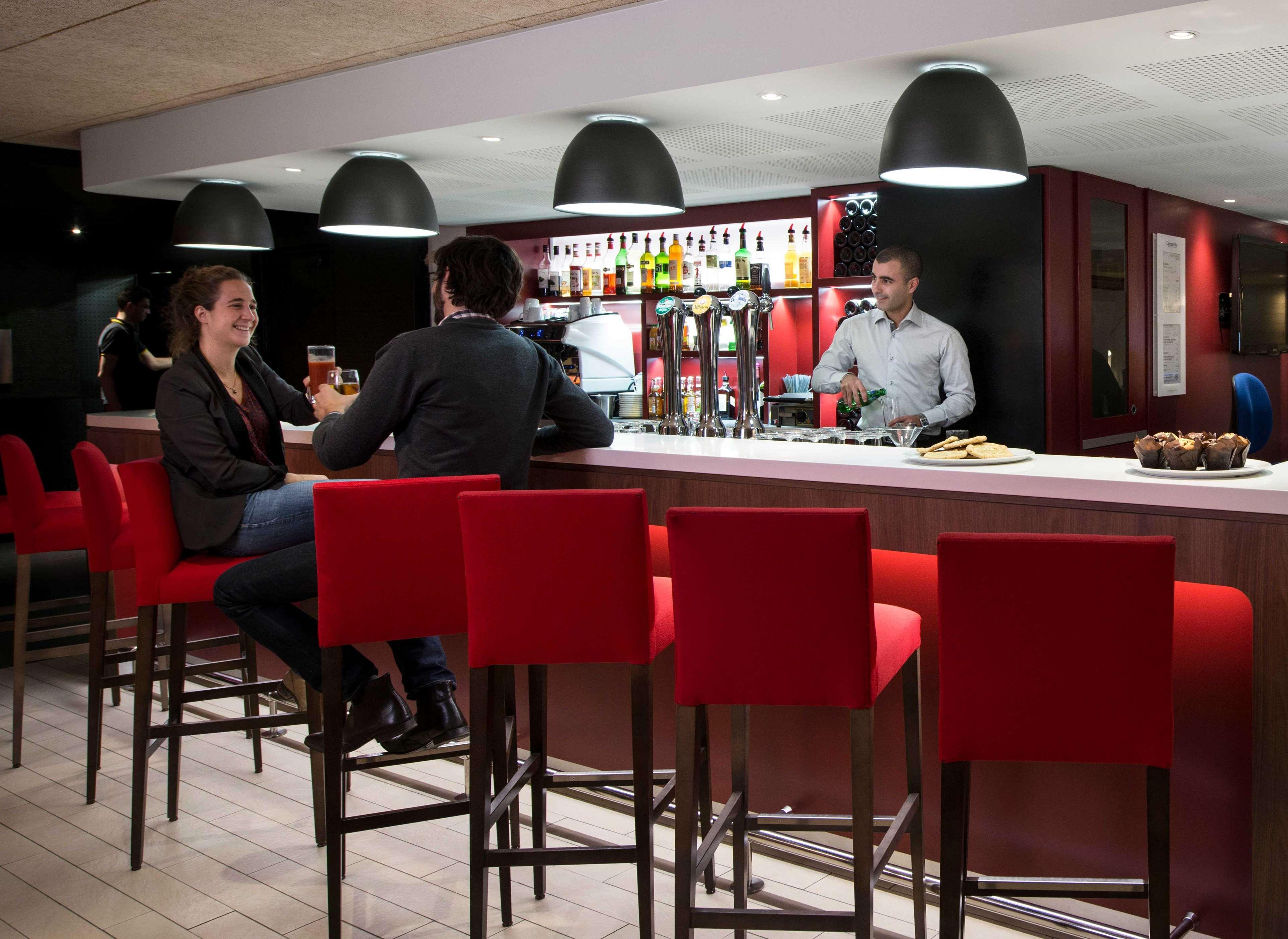 Campanile Villennes-Sur-Seine - Poissy - Hotel Renove En 2024 Esterno foto