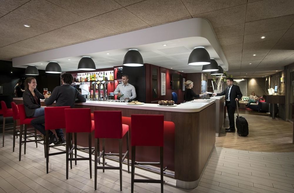 Campanile Villennes-Sur-Seine - Poissy - Hotel Renove En 2024 Ristorante foto