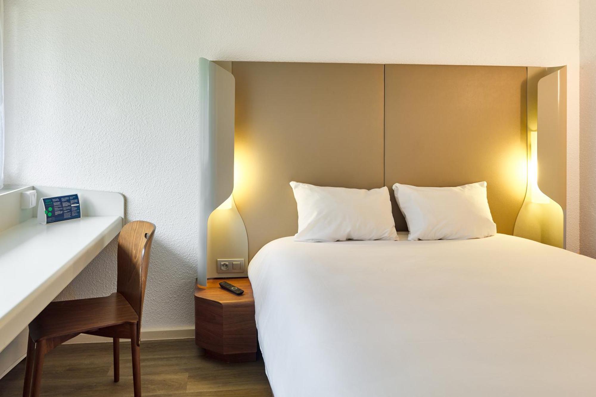 Campanile Villennes-Sur-Seine - Poissy - Hotel Renove En 2024 Esterno foto
